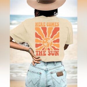 Women’s Oversized Short Sleeve Graphic Tee “Here Comes The Sun” Medium Apricot